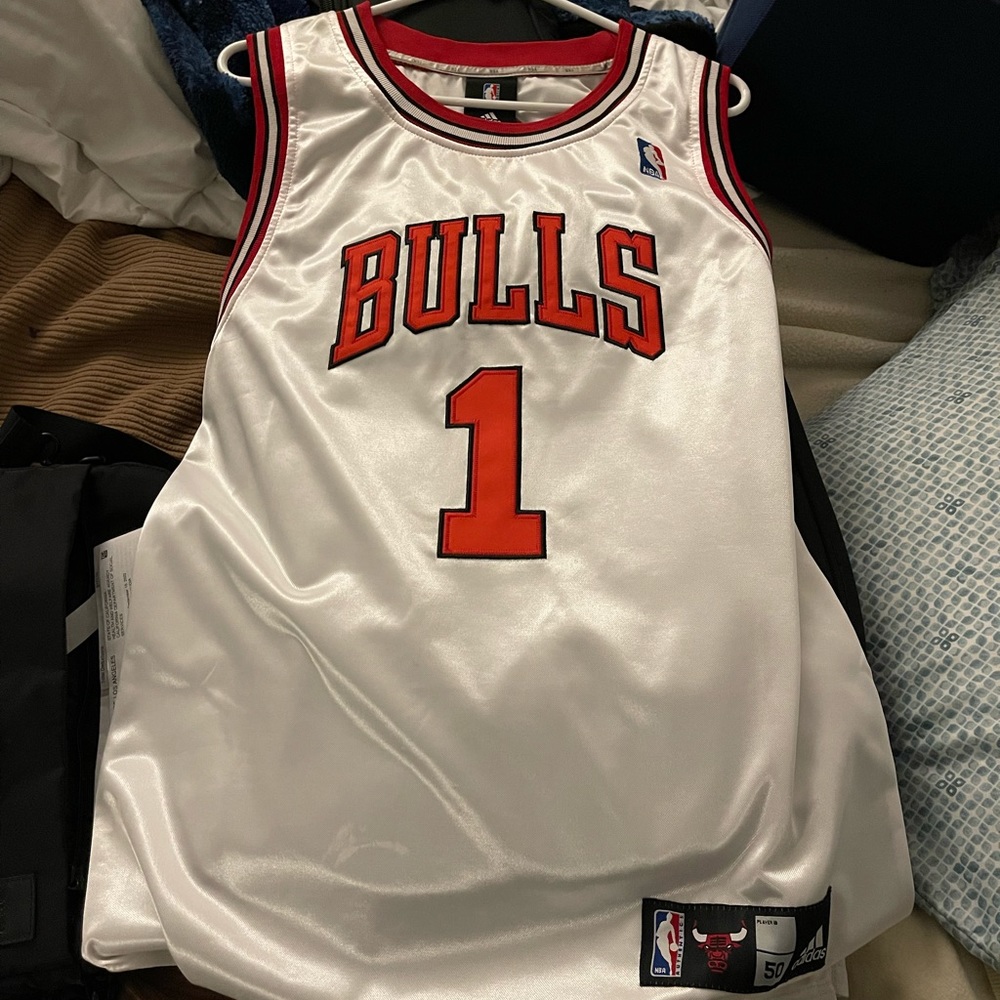 Chicago Bulls Derrick Rose White Jersey, light stain on jersey see pic 3